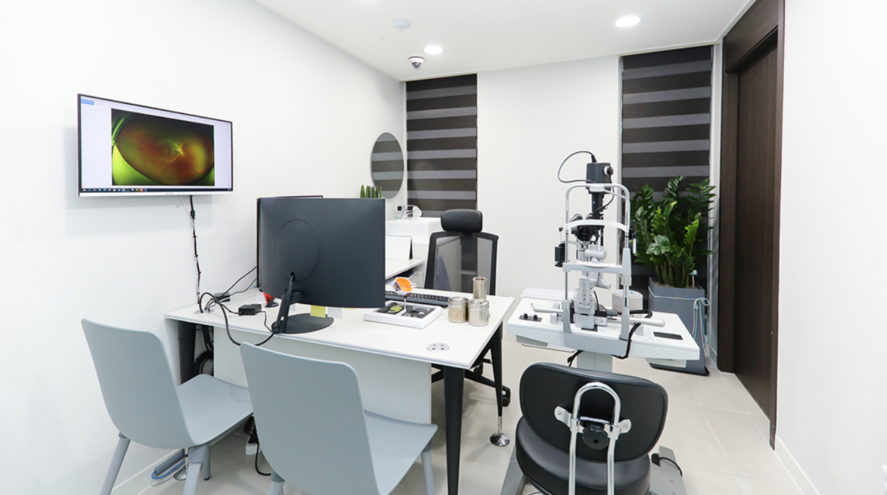 Eyeonce Eye Clinic Gangnam (강남아이원스안과의원)