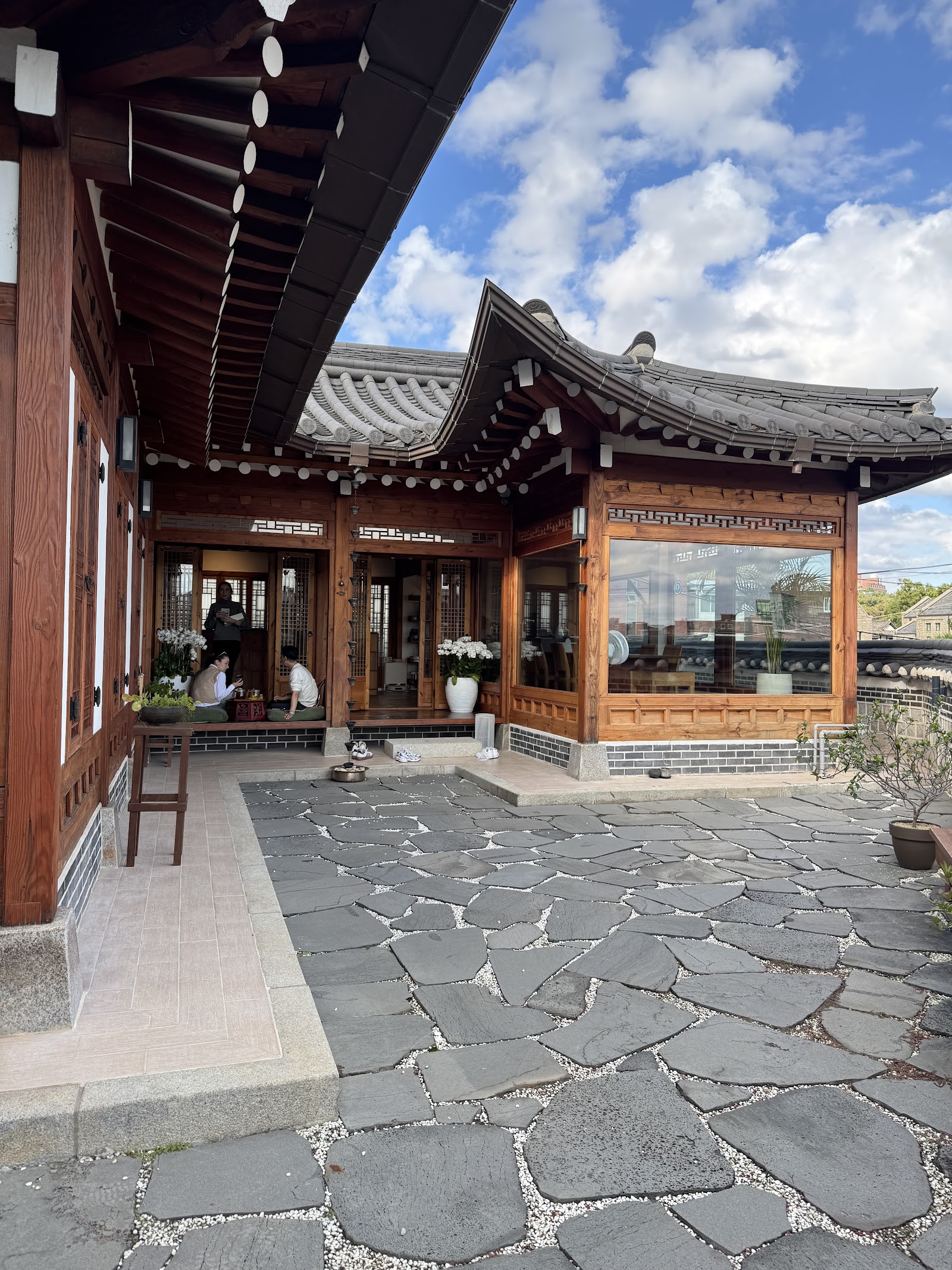 Woo Joo Yon Clinic (우주연한의원)