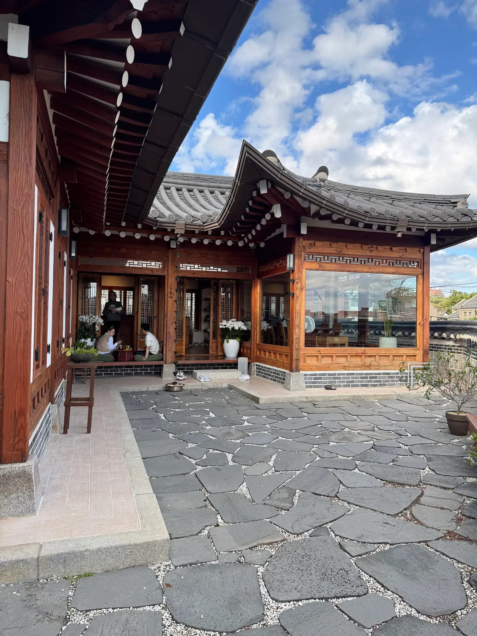 Woo Joo Yon Clinic (우주연한의원)