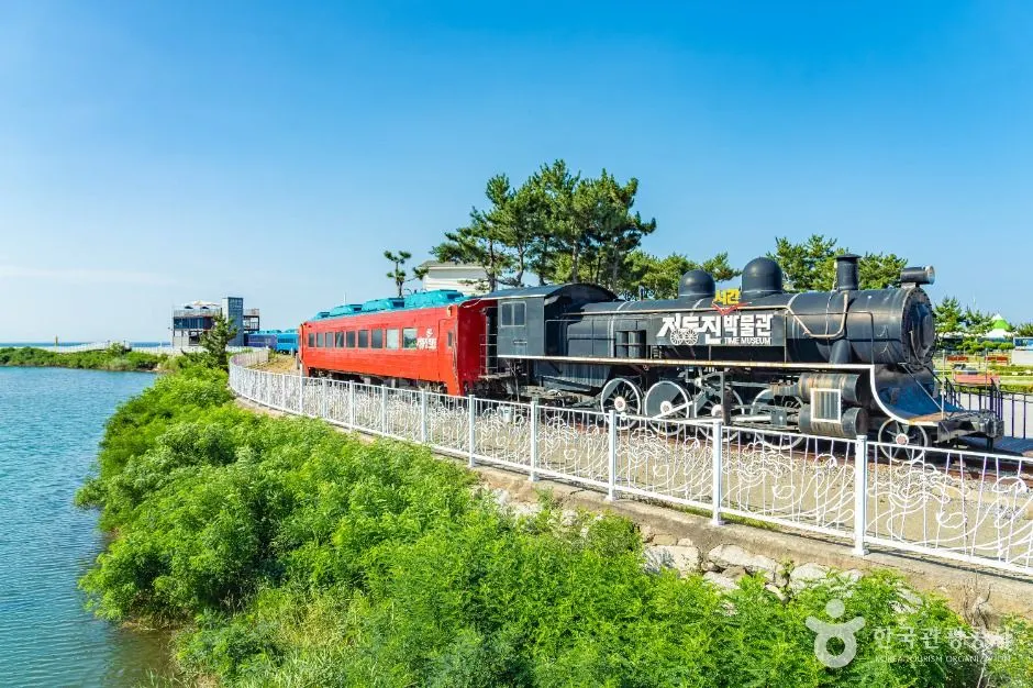 Jeongdongjin Time Museum (정동진시간박물관)
