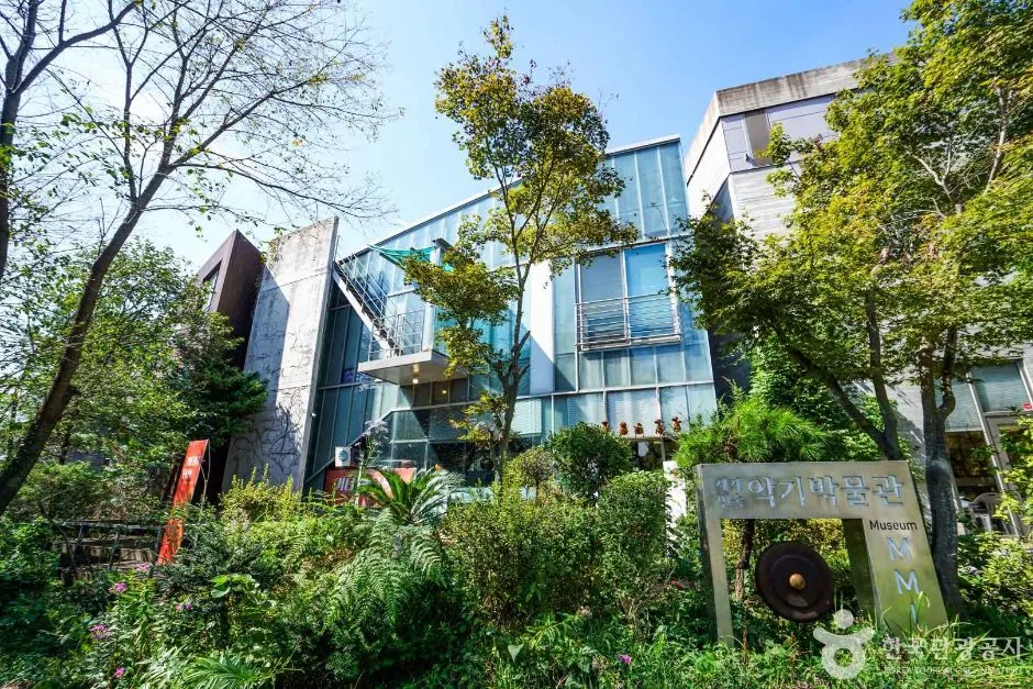 Museum of Musical Instruments of the World (세계민속악기박물관)