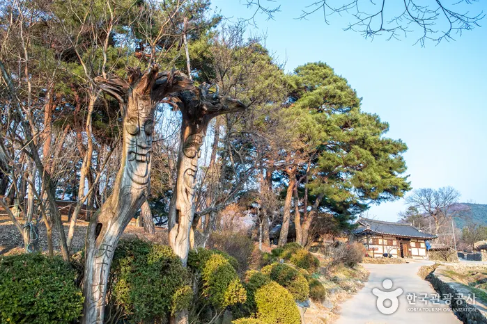 Oeam Folk Village — 한국