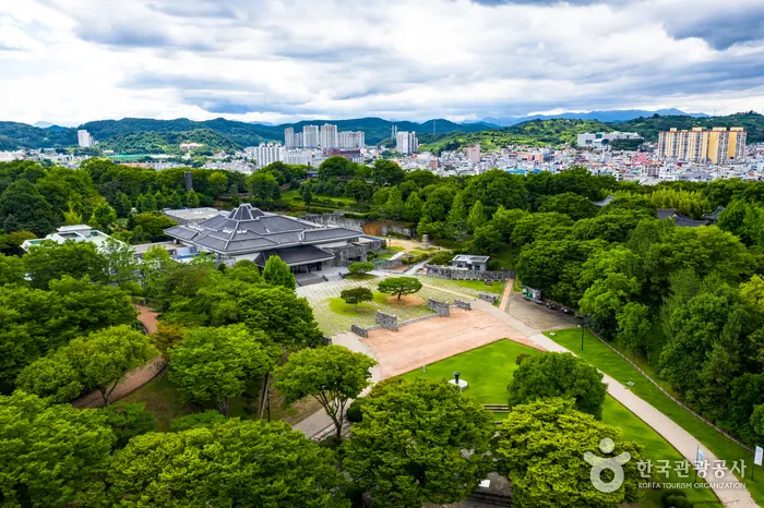 Jinju National Museum (국립진주박물관)