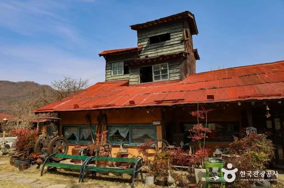 Saekjang Rice Mill (색장정미소)