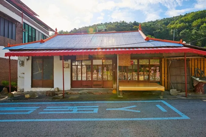 Ahyeon Supermarket (아현슈퍼)