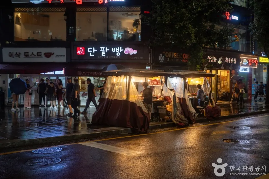 Jongno 3 (sam)-ga Pocha Street (종로3가 포장마차 거리)