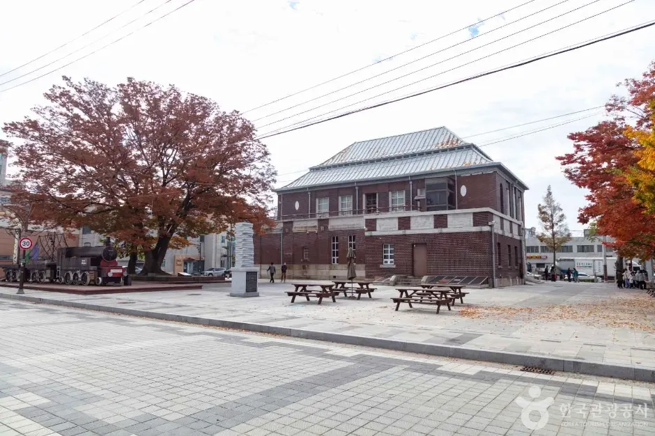 Gunsan Modern Architecture Exhibition Hall (근대건축관 (구)조선은행군산지점)