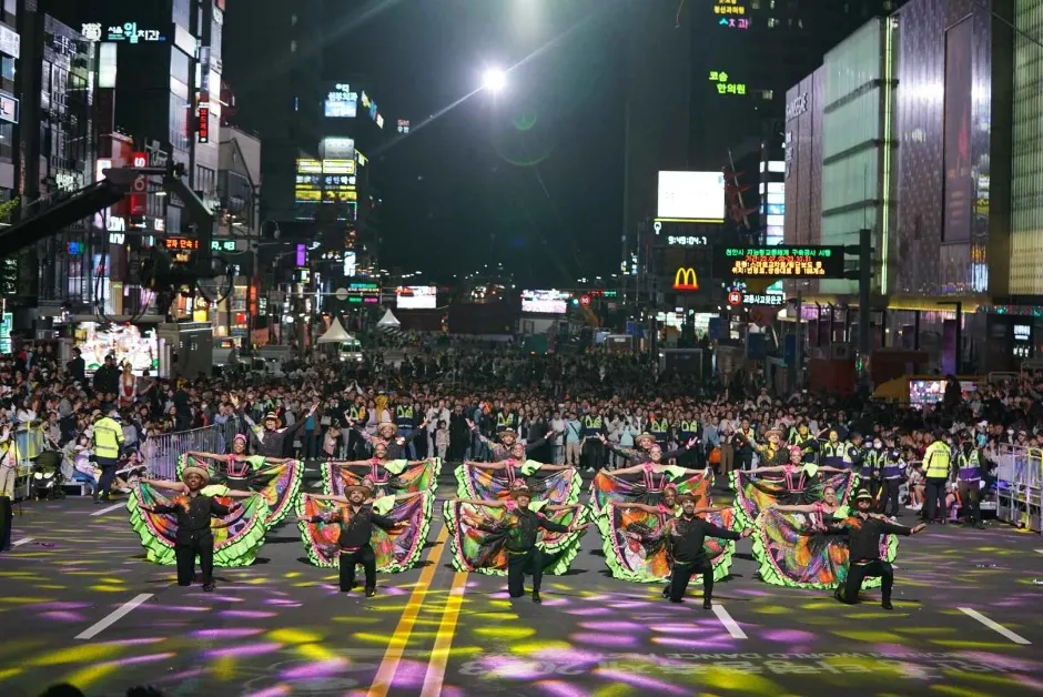 Cheonan World Dance Festival (천안흥타령춤축제)