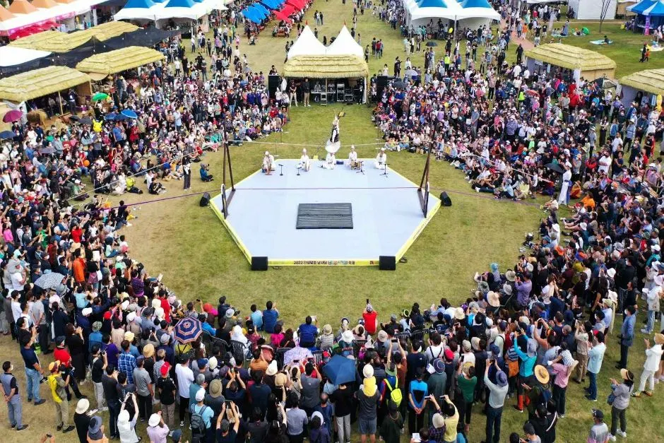 Anseong Namsadang Baudeogi Festival (안성맞춤 남사당 바우덕이축제)