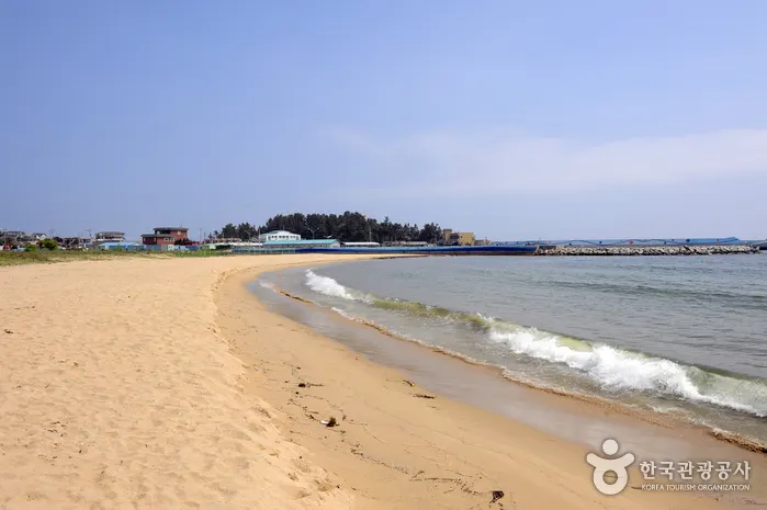 Bongsudae Beach (봉수대해변)