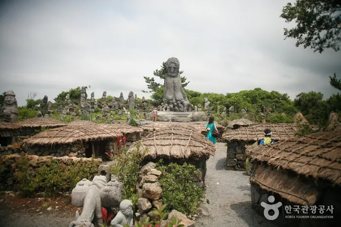 Geumneung Seokmulwon (Geumneung Rock Park)  (금능석물원)