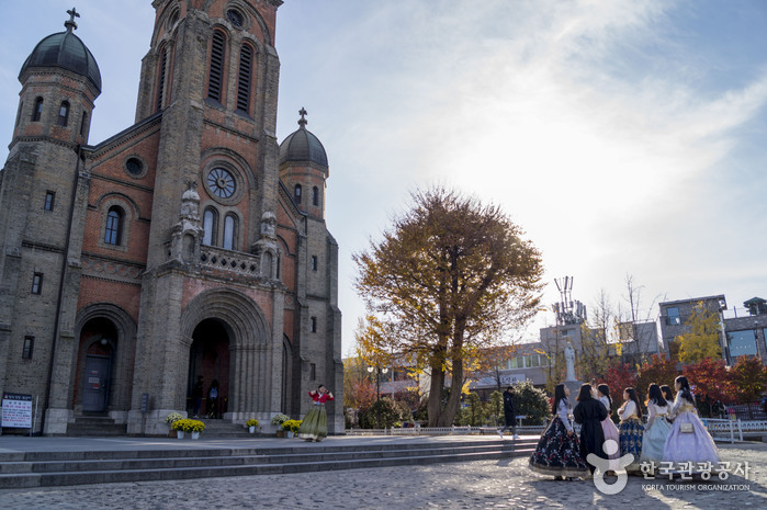 Jeonju Jeondong Catholic Cathedral (전주전동성당)
