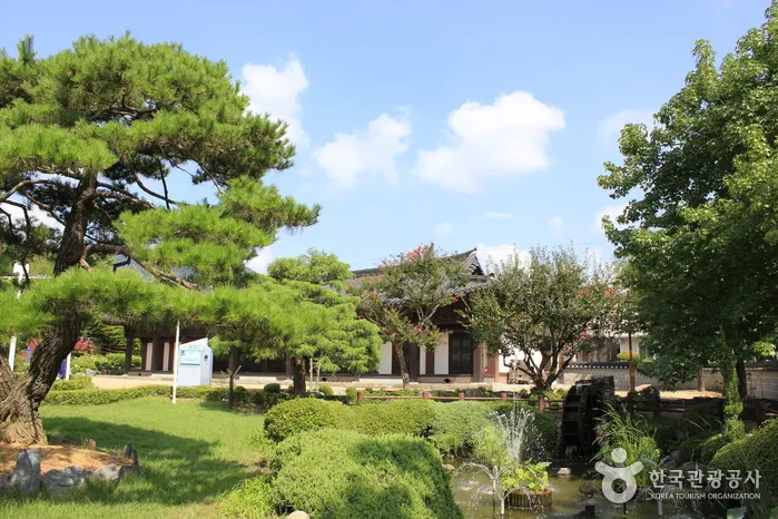 "A Living Hanok Experience?"... Changwon House, Where Tradition Comes Alive