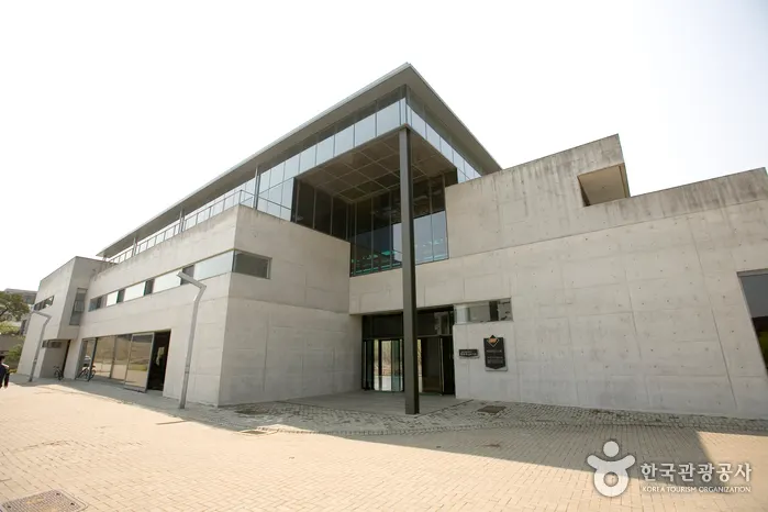 Seoul Action School (Martial Arts Center) (서울액션스쿨 (마샬아트센터))