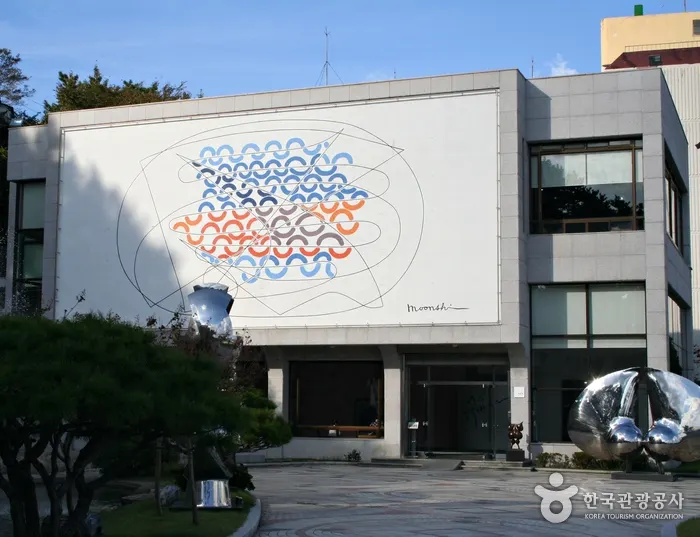Changwon City Museum - Moonshin Art Museum (창원시립마산문신미술관)