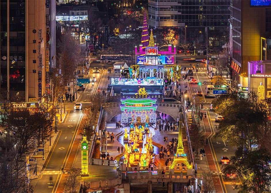 Lantern installation at Cheonggyecheon