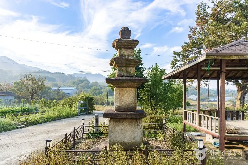 괴산 보안사 삼층석탑