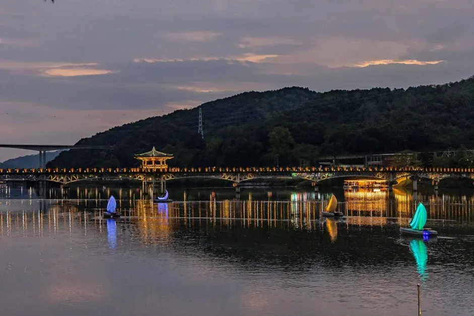 "Moon Shadow Bridge" over tranquil waters? Woryeonggyo Bridge, Andong's lantern-lit wonder
