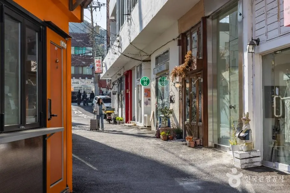 "A Day in the Life of Busan's Creative Pulse?"... Haeridan Street, Haeundae's Indie Heartbeat