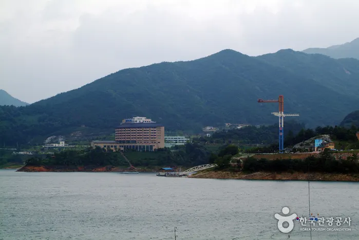 Cheongpung Land (청풍랜드)