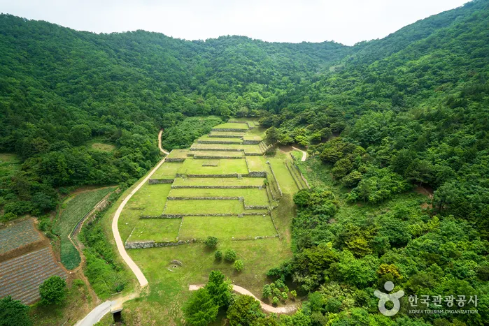 Jindo Yongjangseong Fortress (진도 용장성)