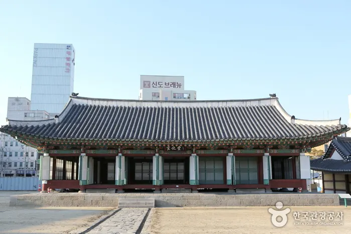 "A Glimpse into Joseon Provincial Power?"... Gangwongamyeong, Wonju's Historic Seat of Governance