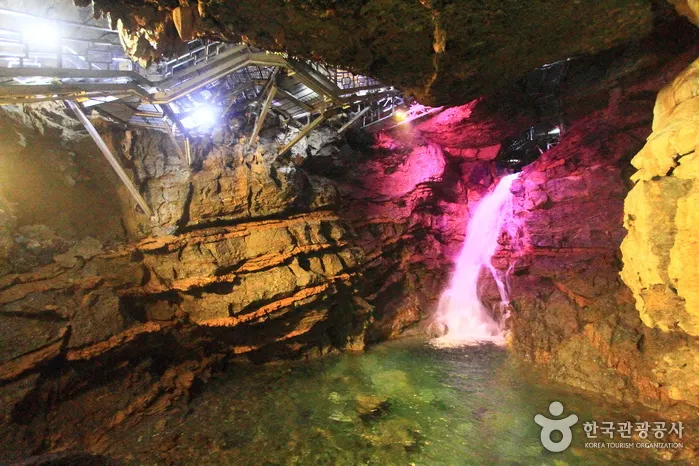 Daegeumgul Cave - Daei-ri Cave Area (대금굴 (대이리 동굴지대))